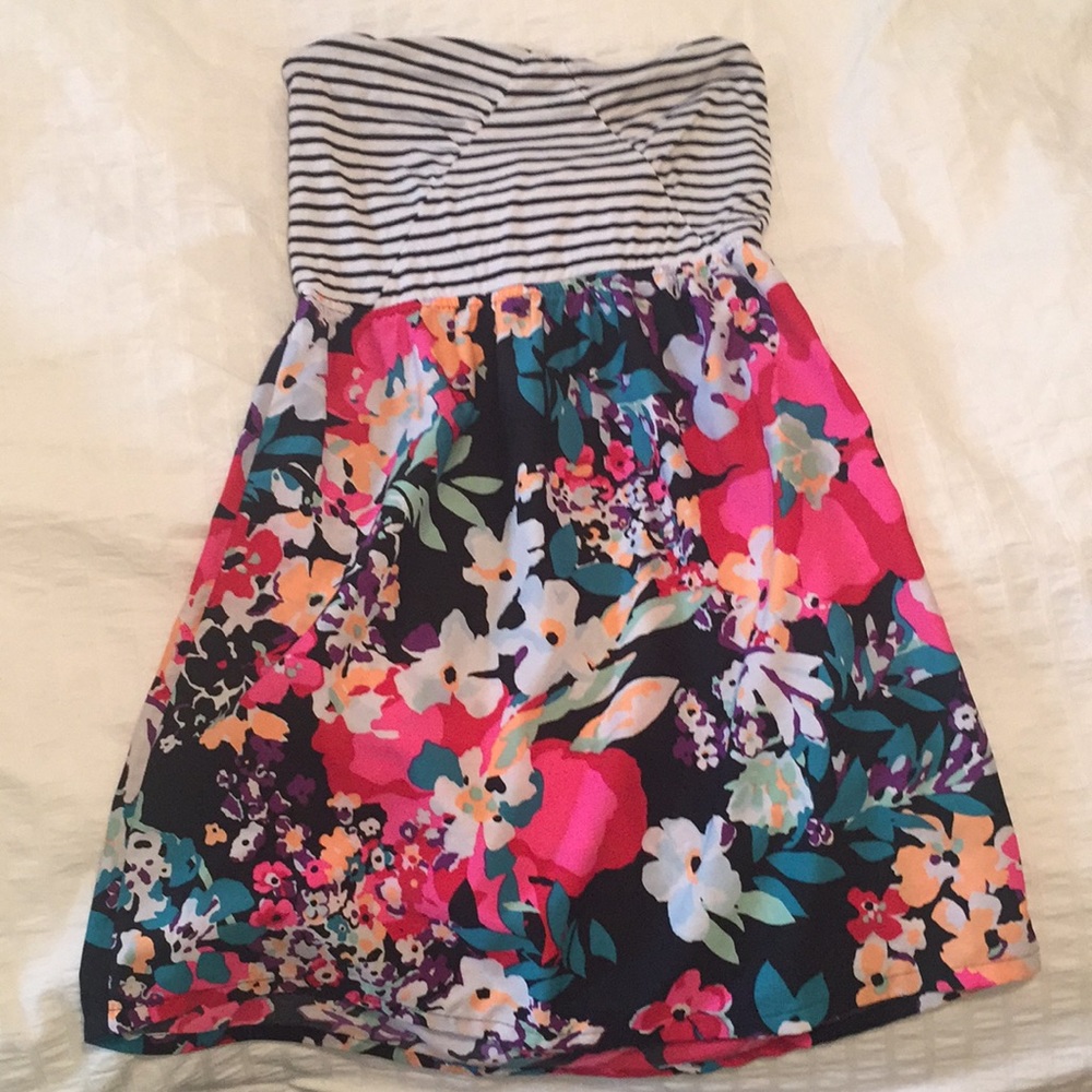 Sleeveless dress.